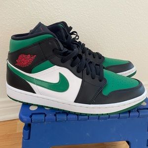Nike Jordan 1 mids in pine green
